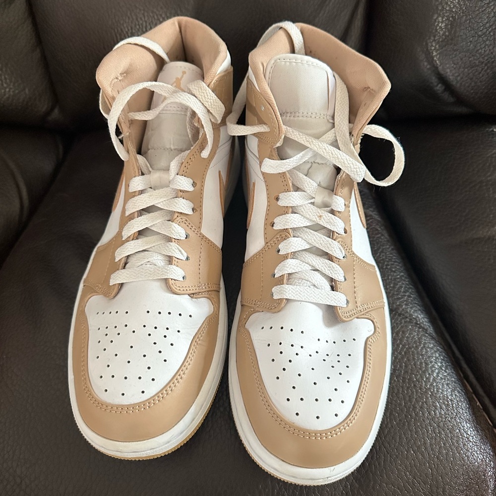 Jordan 1 Mid Tan Gums size 9.5 MENS